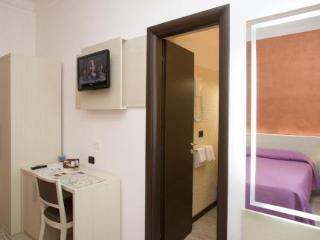 111 Coladirienzo - By Ad Affittacamere 2*