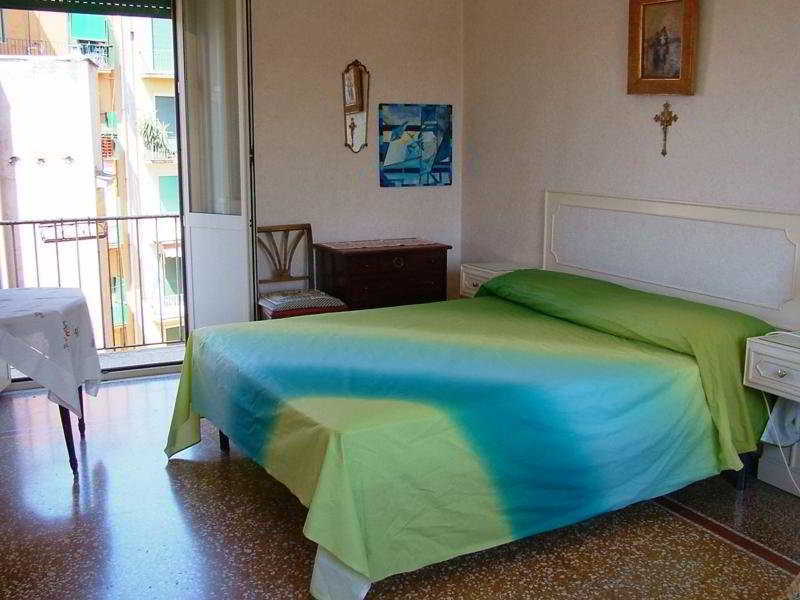 Chain Gallienus Guest house