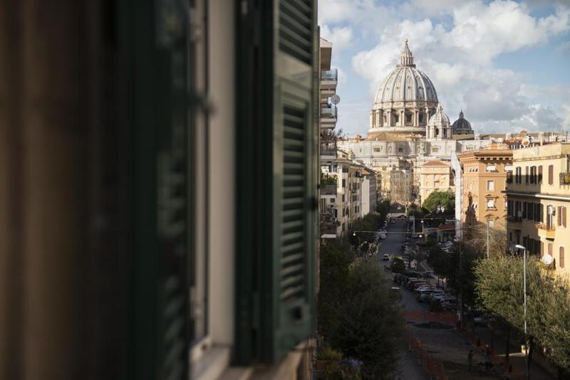 S. Pietro Terrace 2* Roma