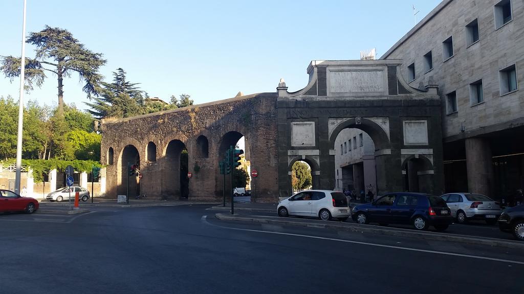 Termini Station Ai Due Cortili Presso Le Mura Aureliane * Roma