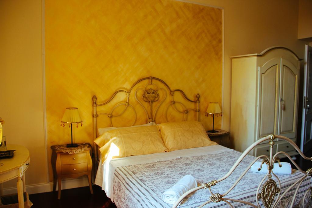 Domus Cestia Bed & Breakfast