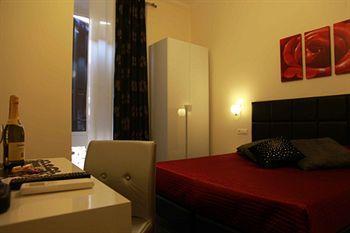 Domus Via Veneto Bed & Breakfast 2*