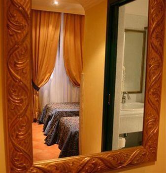 Canova Hotel 3*
