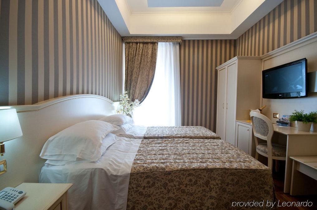 Hotel Relais Fontana Di Trevi 3*