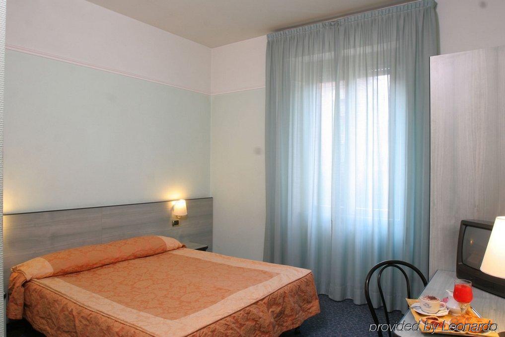Rosa Hotell 3*