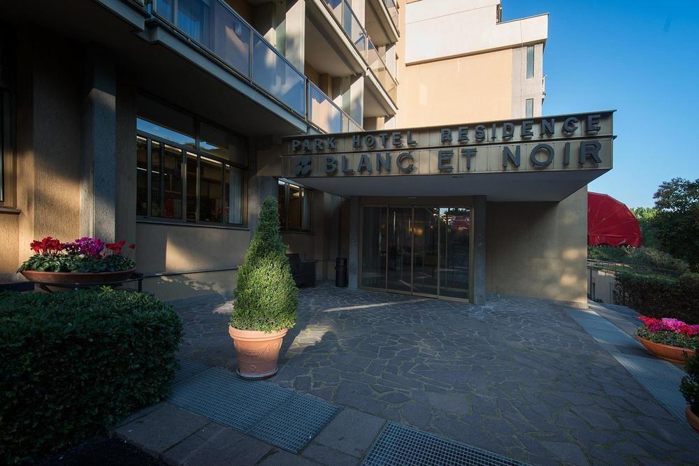 Hotel Park Blanc Et Noir