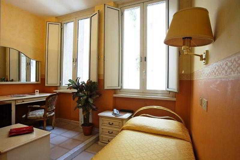 Hotel Trinita Dei Monti 3*