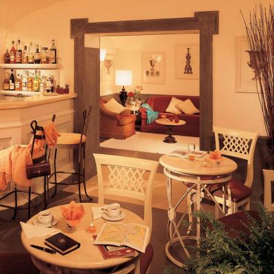 Hotell Glori 4*