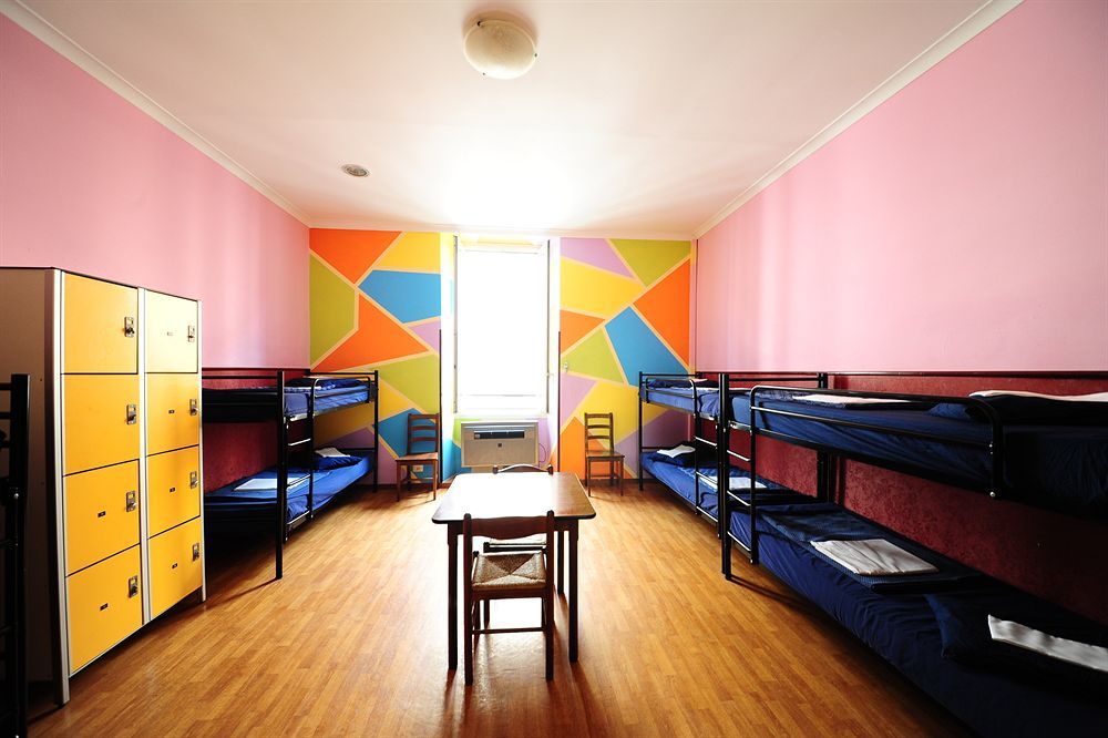 Hostal Alessandro Downtown & Bar