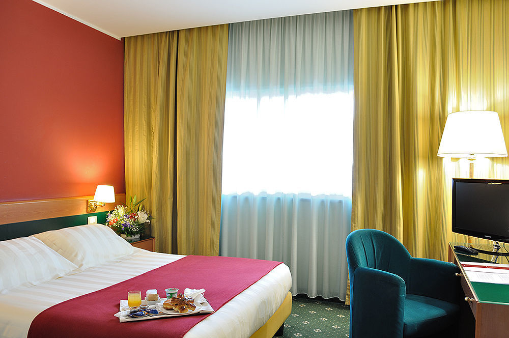 Hotel Bv Oly 4*