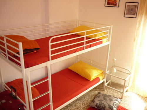Hostal Thousand Sunny *
