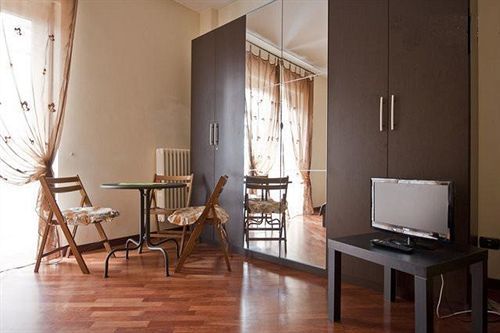Stasera A Casa Da M.e.