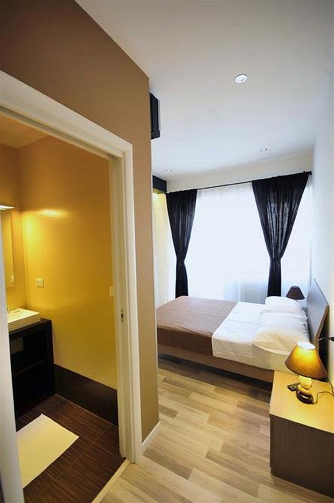 Living 2* Roma