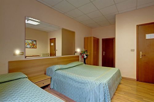 Urbis Hotel 2*