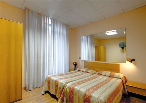 Hotel Urbis 2*