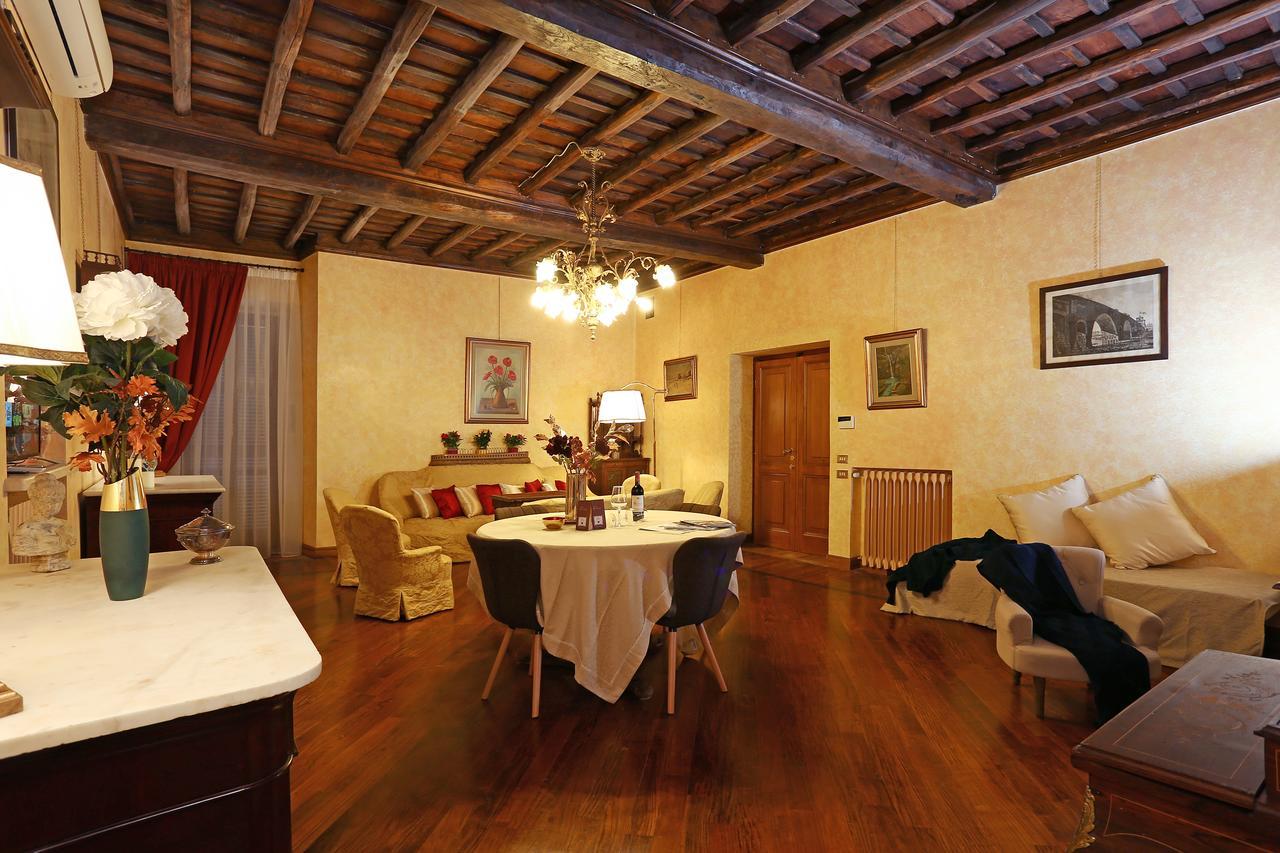 La Casa Dell'orologio Di Palazzo Berardi *