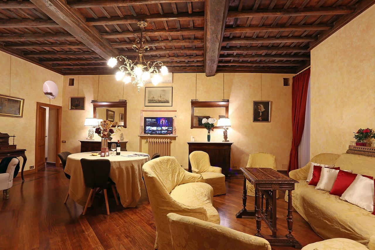La Casa Dell'orologio Di Palazzo Berardi * Roma