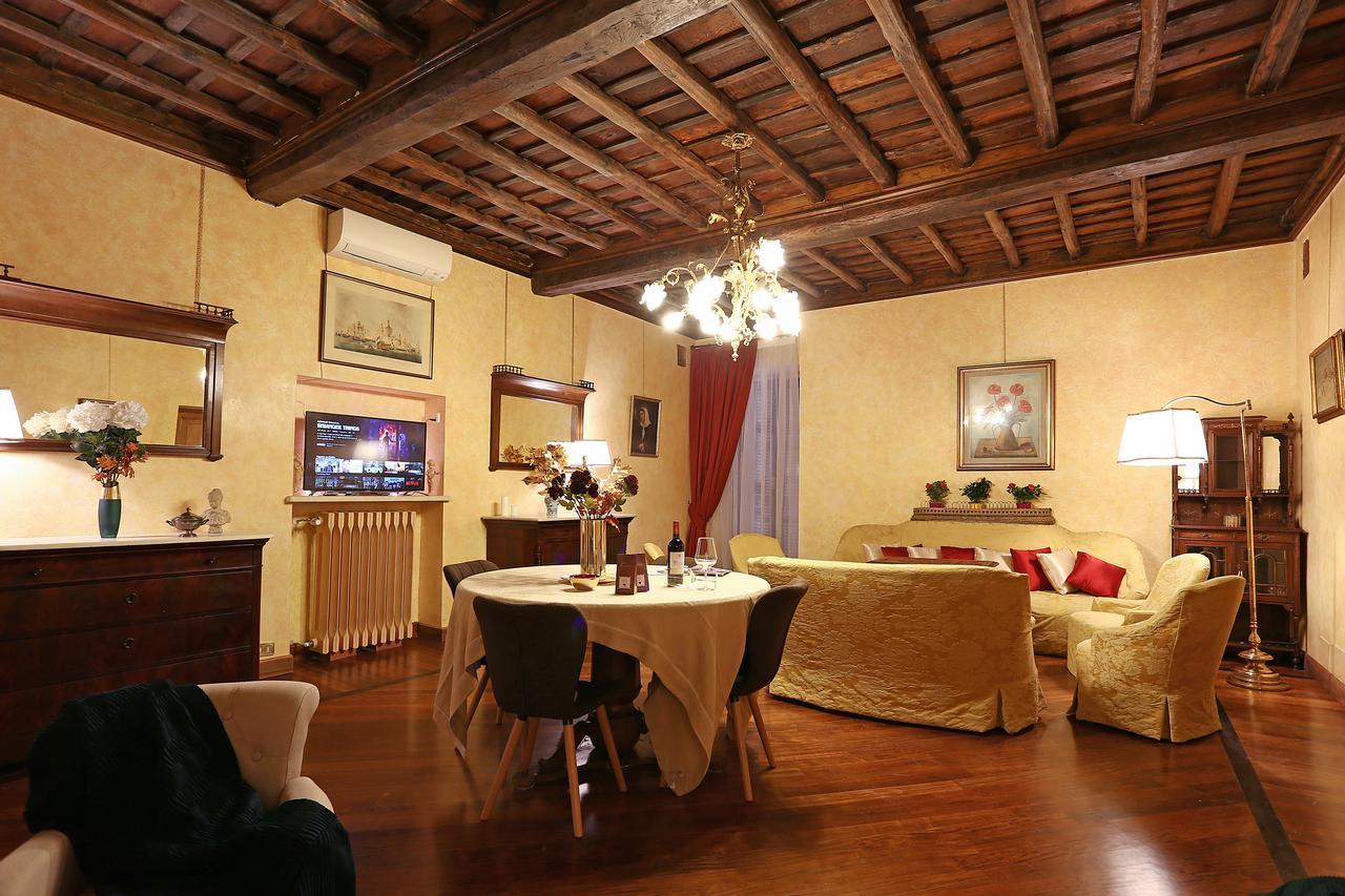 La Casa Dell'orologio Di Palazzo Berardi Roma