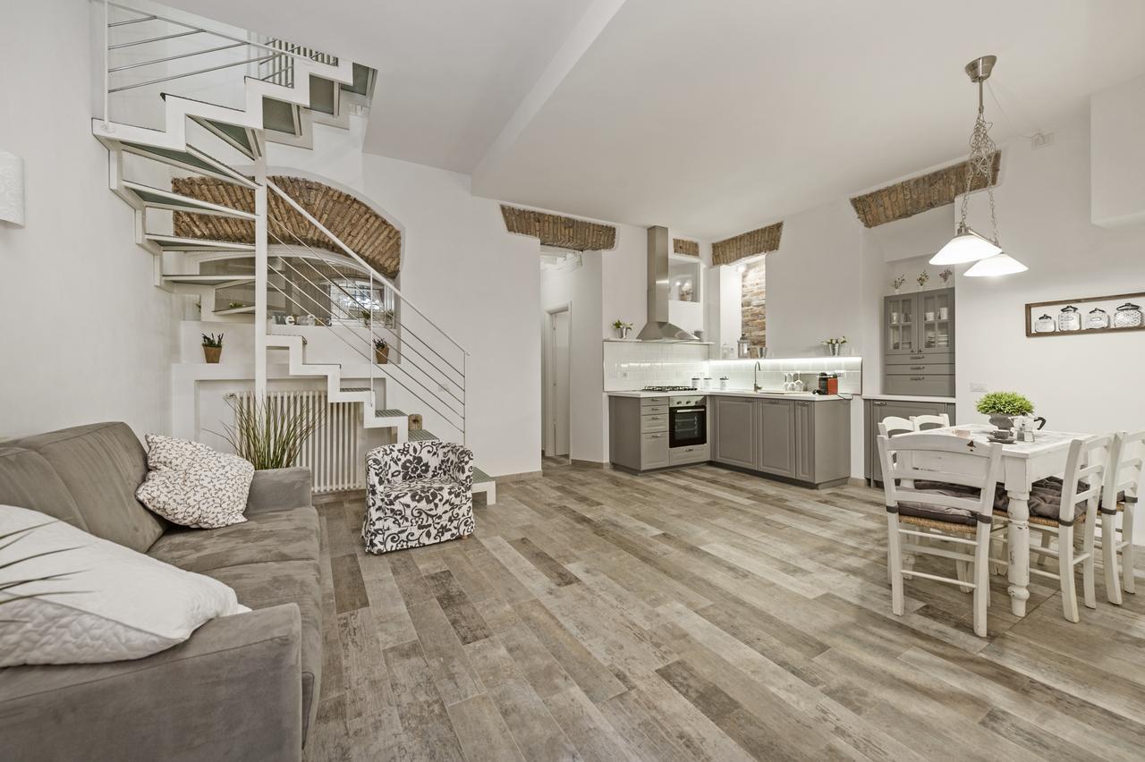 Awesome Duplex In Campo De' Fiori Area * Roma