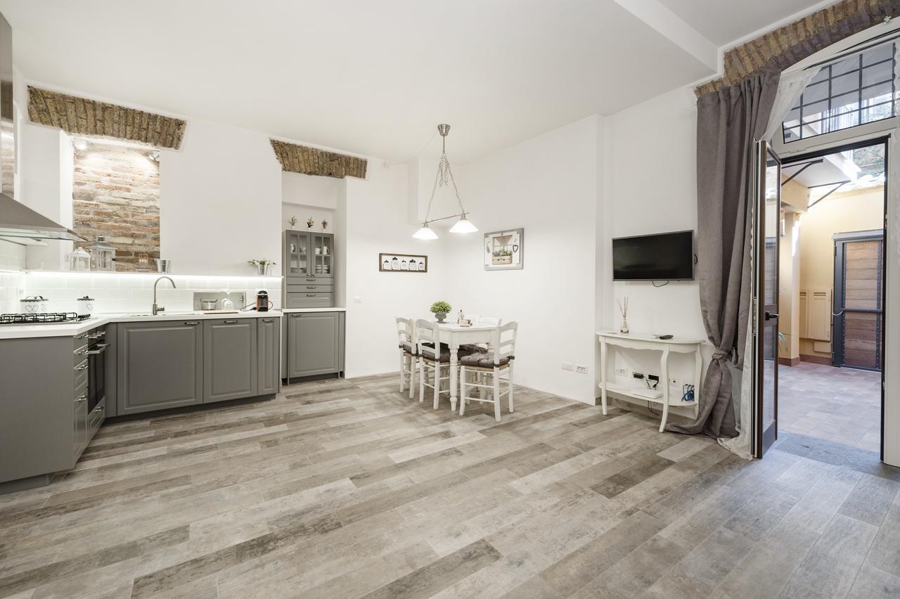 Awesome Duplex In Campo De' Fiori Area Apartamento