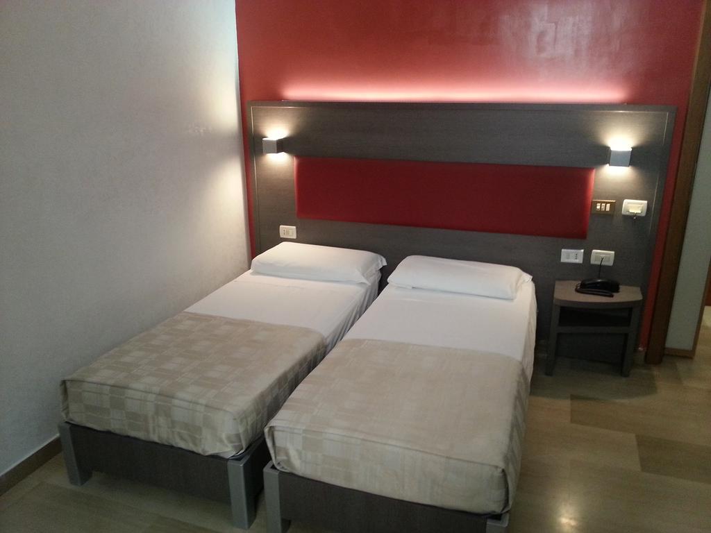 Center 2 3* Rom
