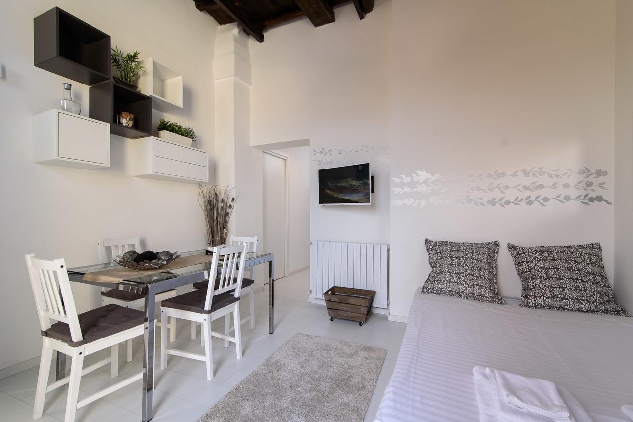 White Terrace Ostilia Roma
