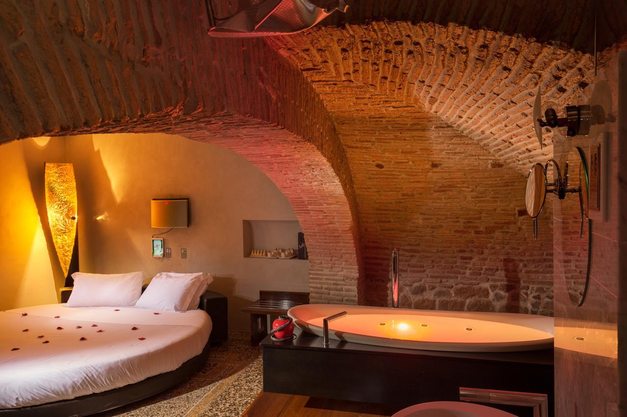 Suitesistina For Brave Lovers Bed & Breakfast 3*