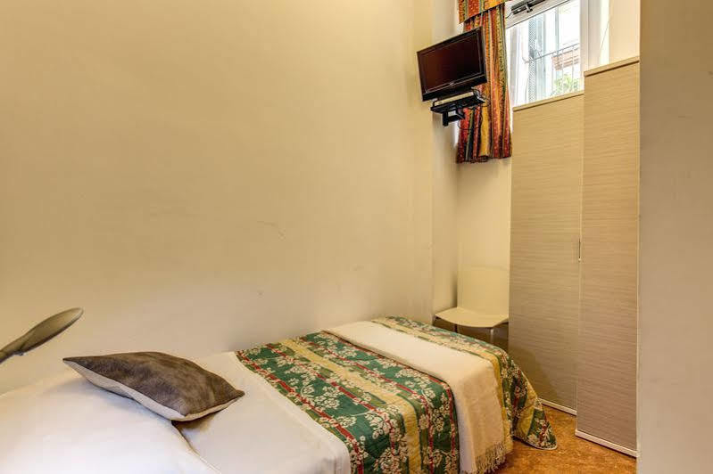 Hotell Dharma Boutique & 4*