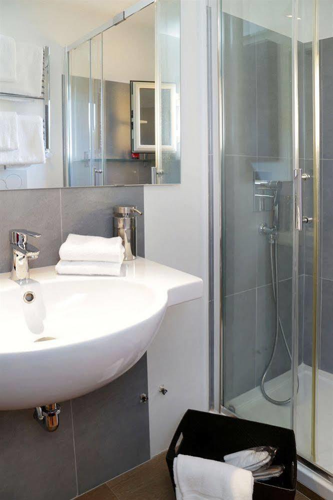 Michelangelo Charmsuite