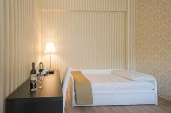 Happy Hotell 2*