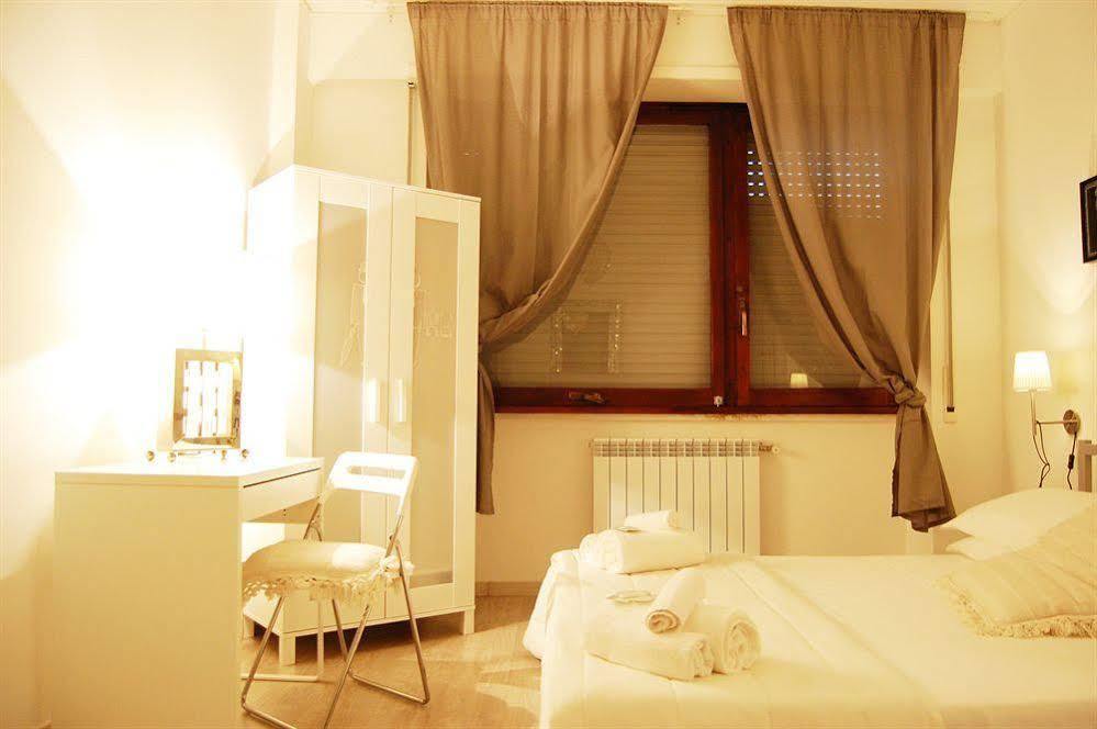 Radio Hotel 2*
