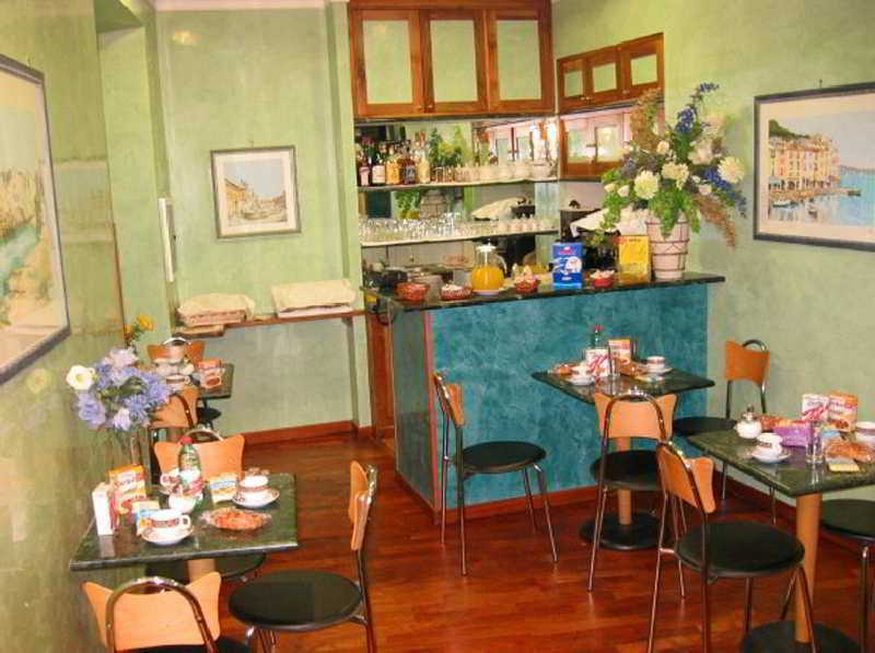 Le Petit Hotell