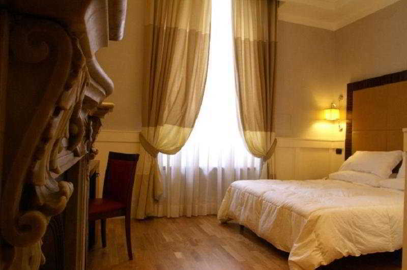 939 Hotel