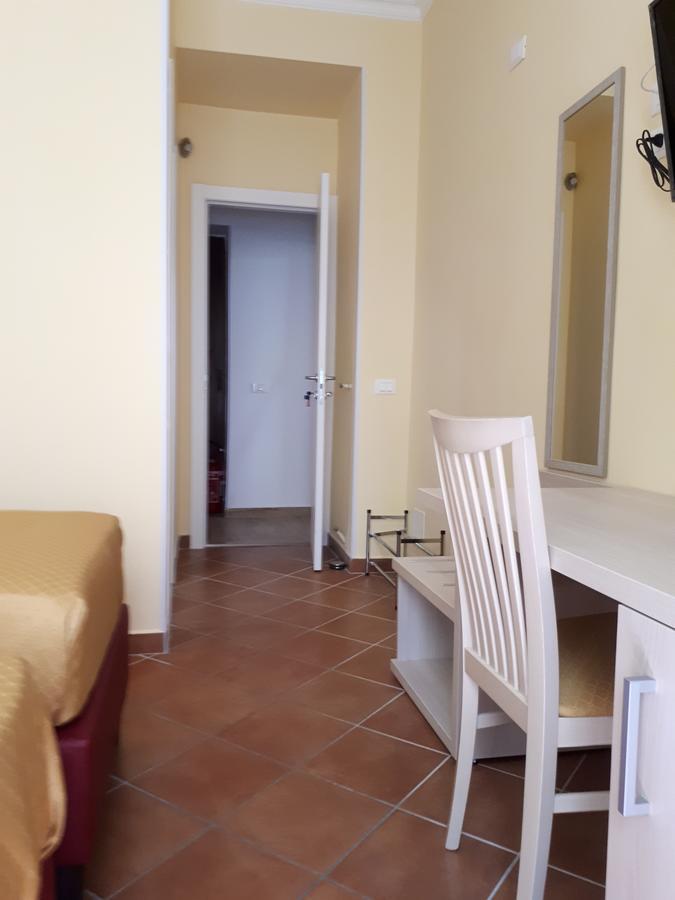 Clodio Acomodação com café da manhã  *
