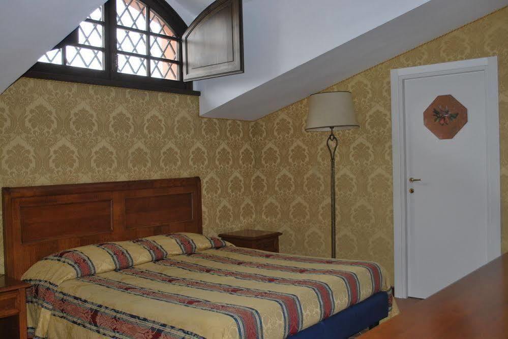 Casale Mostacciano 3* Roma