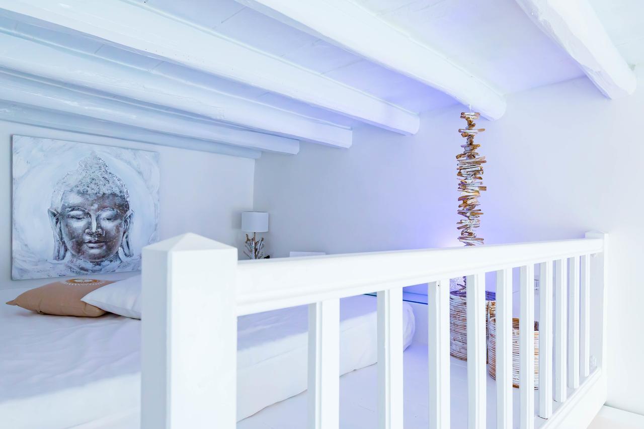 Pantheon Luxury Gold