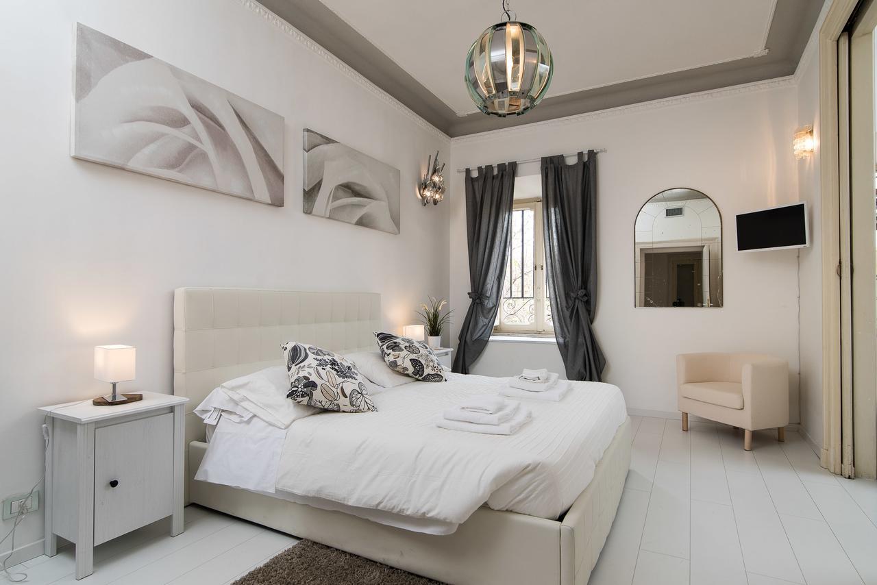 White Borgo * Roma