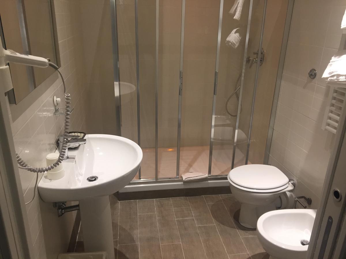 Domizia Floor Affittacamere 3*