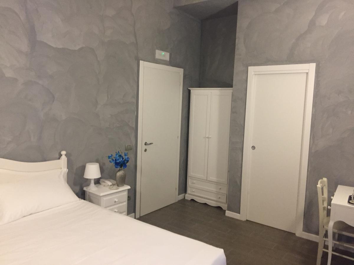 Domizia Floor