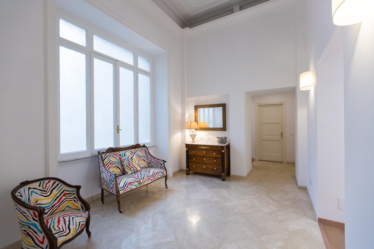 Prestigious Via Barberini Apartamento