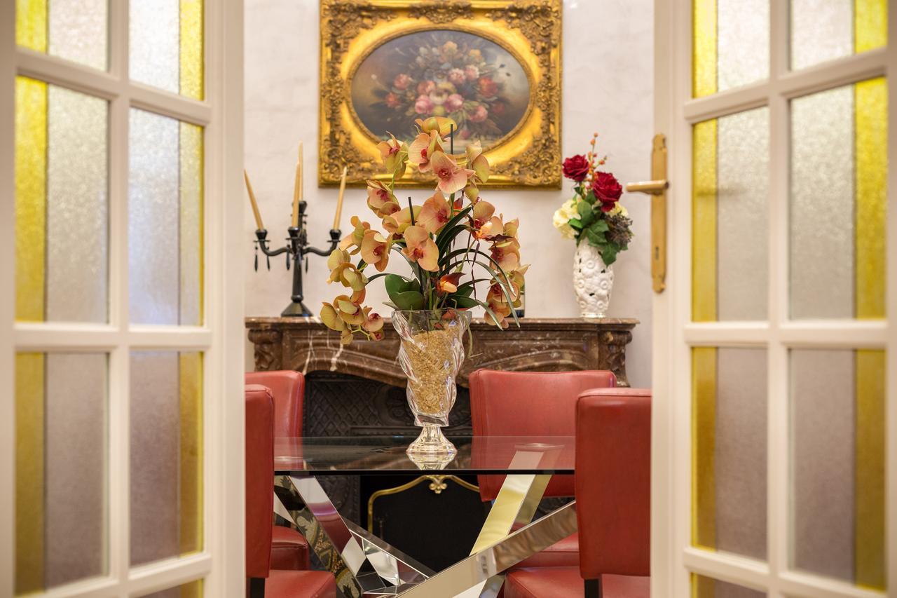 Dona's Luxury House