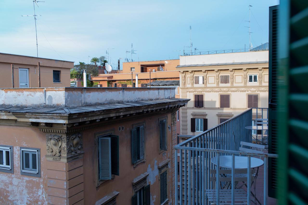 In Front Of St Peter's Square And Vatican Museums - Mypad In