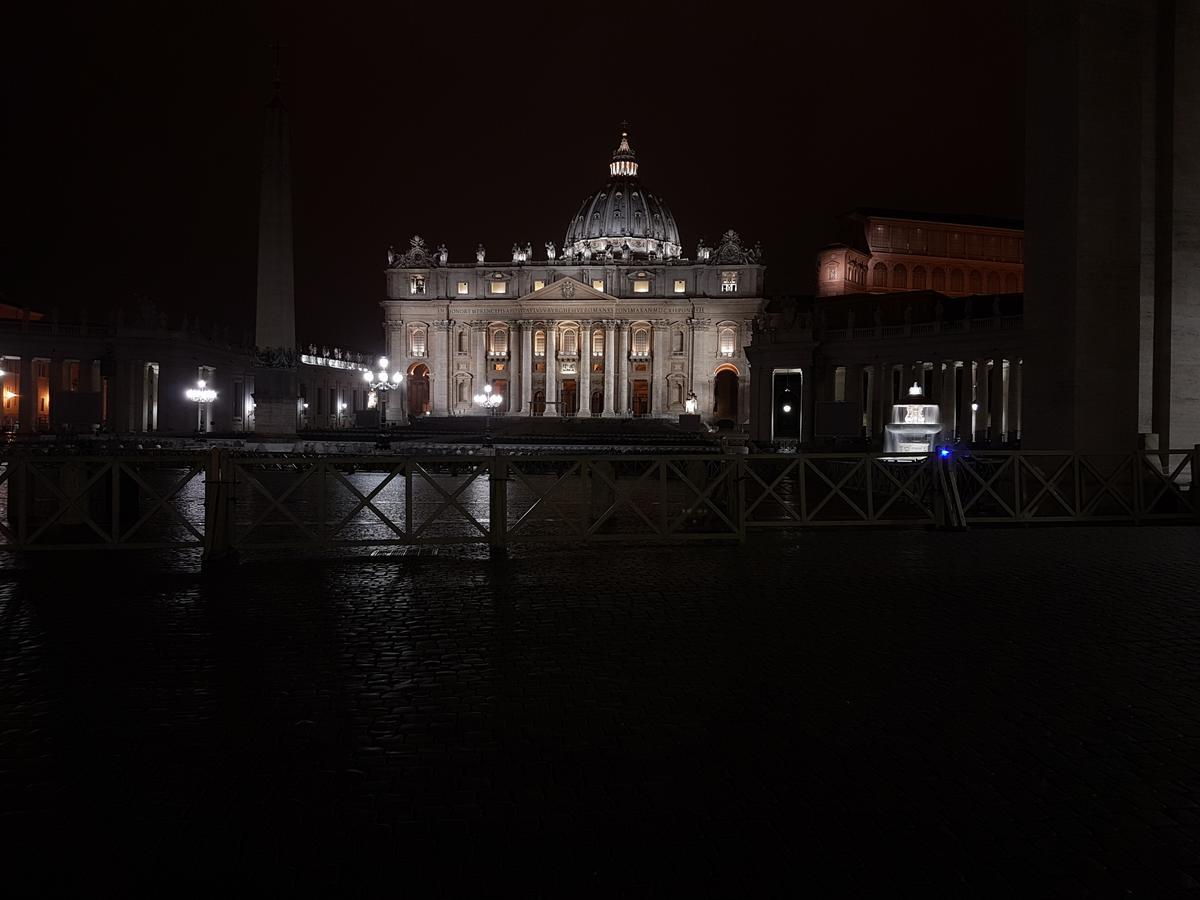 In Front Of St Peter's Square And Vatican Museums - Mypad In Roma