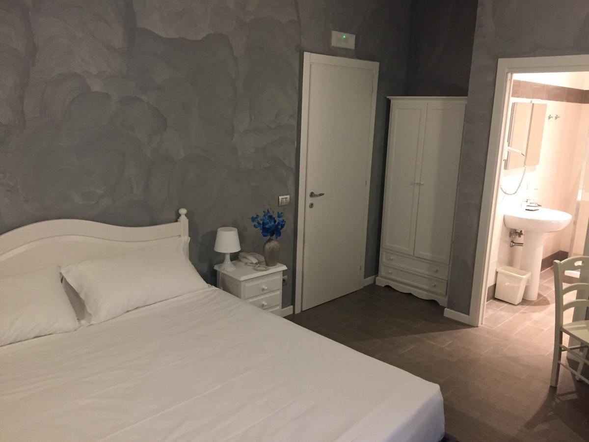 Domizia Floor