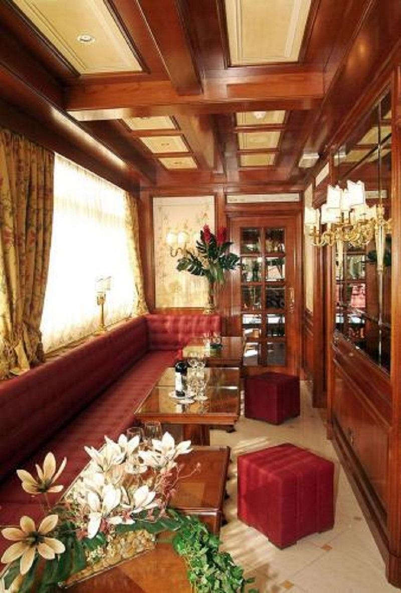 Champagne Palace 4*
