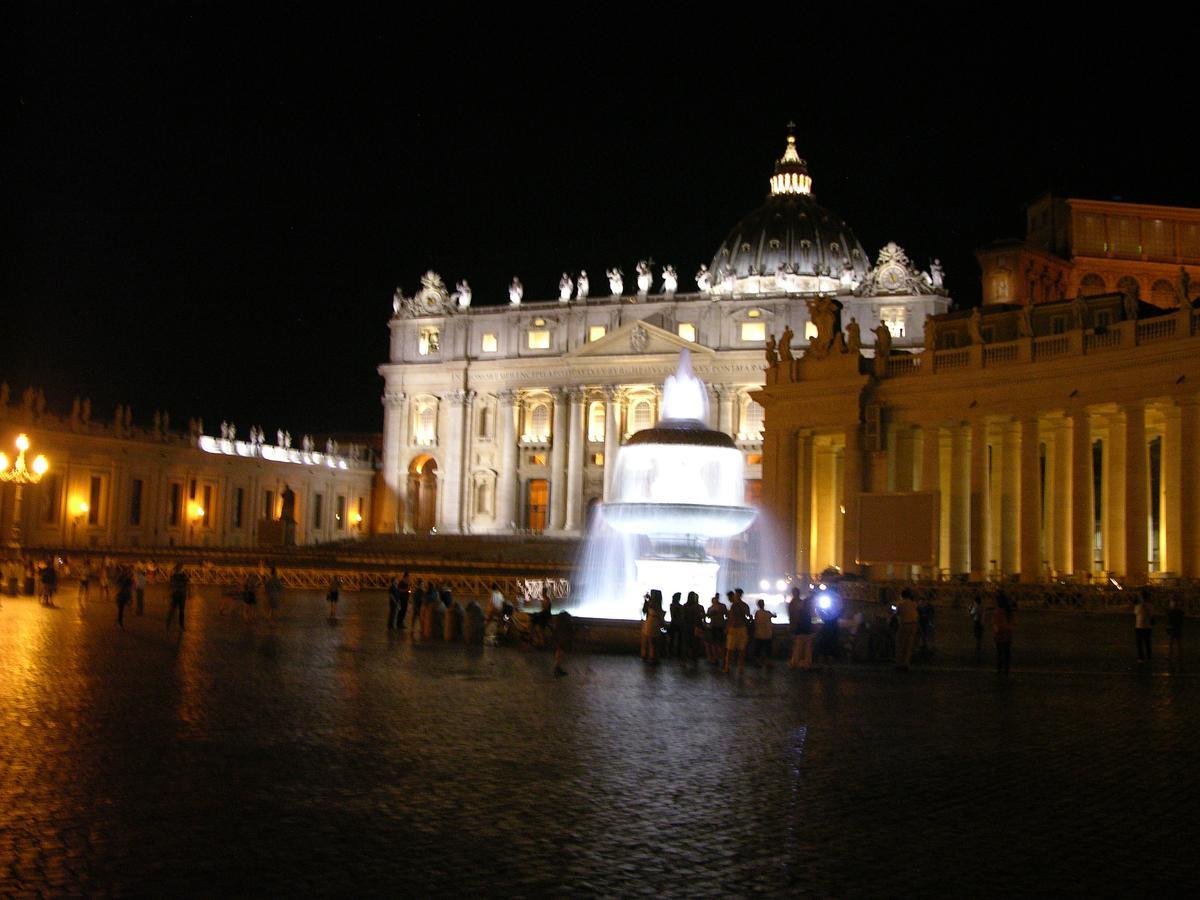 Lilli Vatican White Domus * Rom