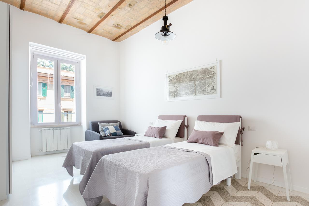 Lilli Vatican White Domus * Rom