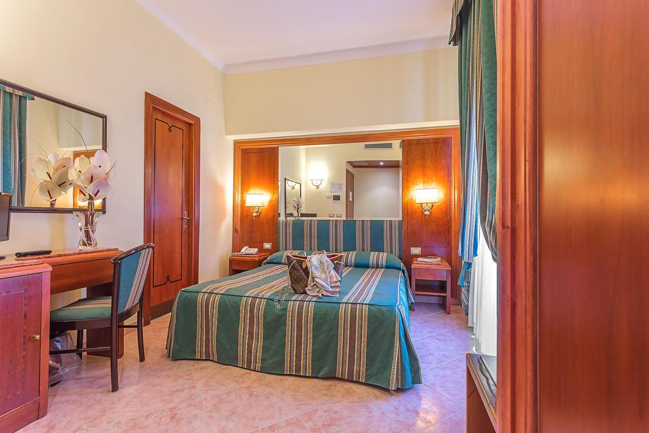 Raeli Siracusa 3* Roma
