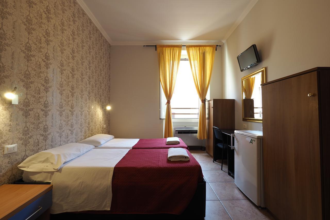 Hostal Alessandro Downtown & Bar