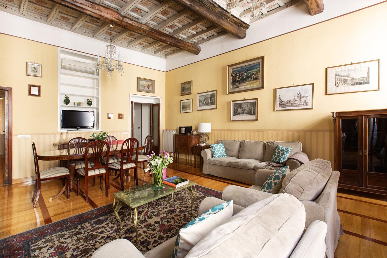 Romac Medici 3-bedroom Holiday Near Spanish Steps Apartment Rome